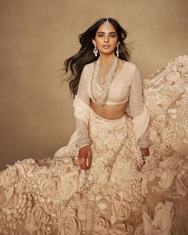 Isha Ambani’s Chic Style Choices Steal the Spotlight at Event
