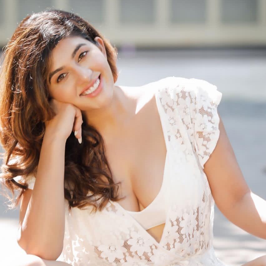 Isha Chhabra's Stunning Gallery: Capturing Effortless Glamour