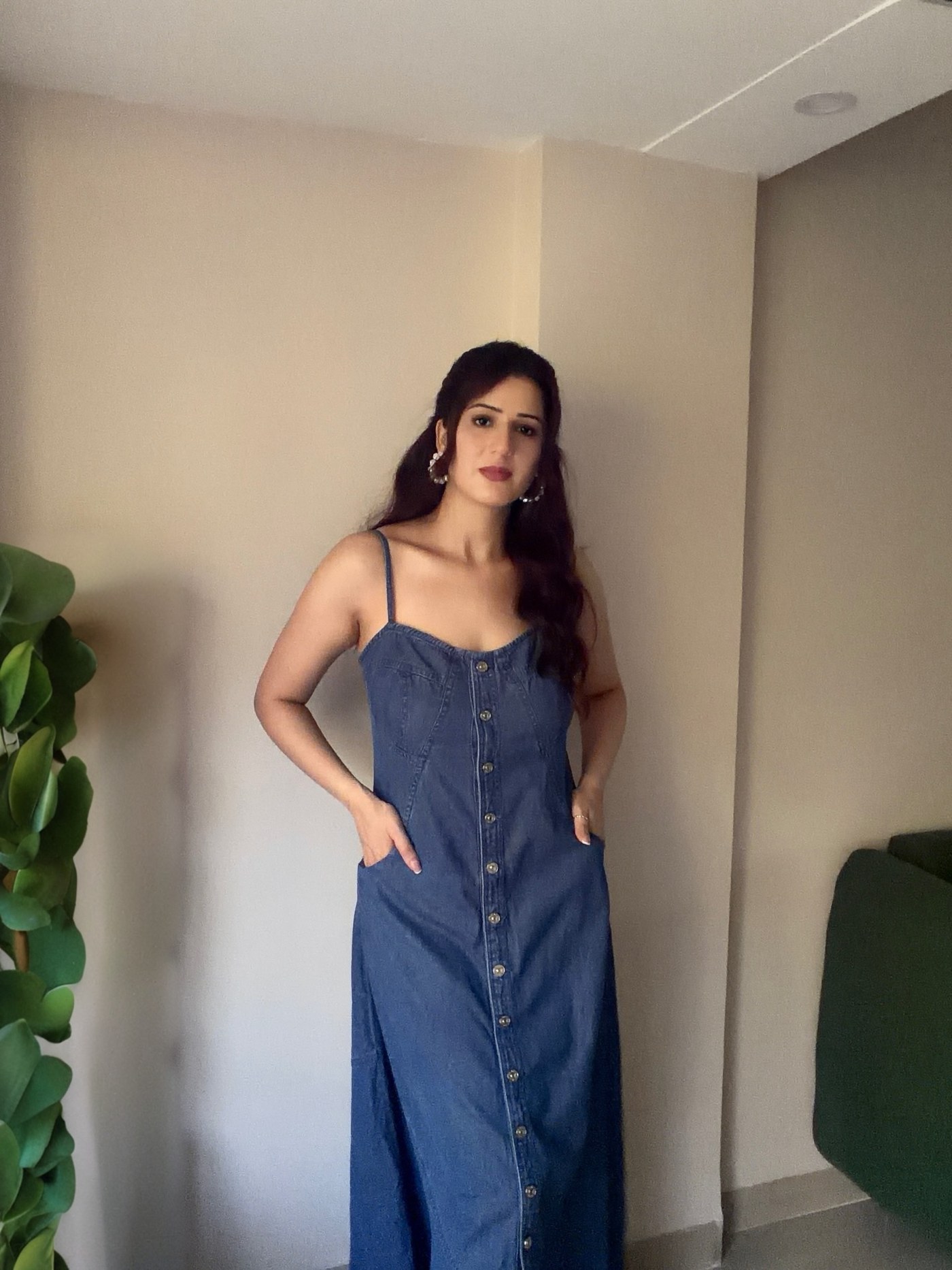 Isha Rikhi Defines Effortless Chic with Polished Confidence