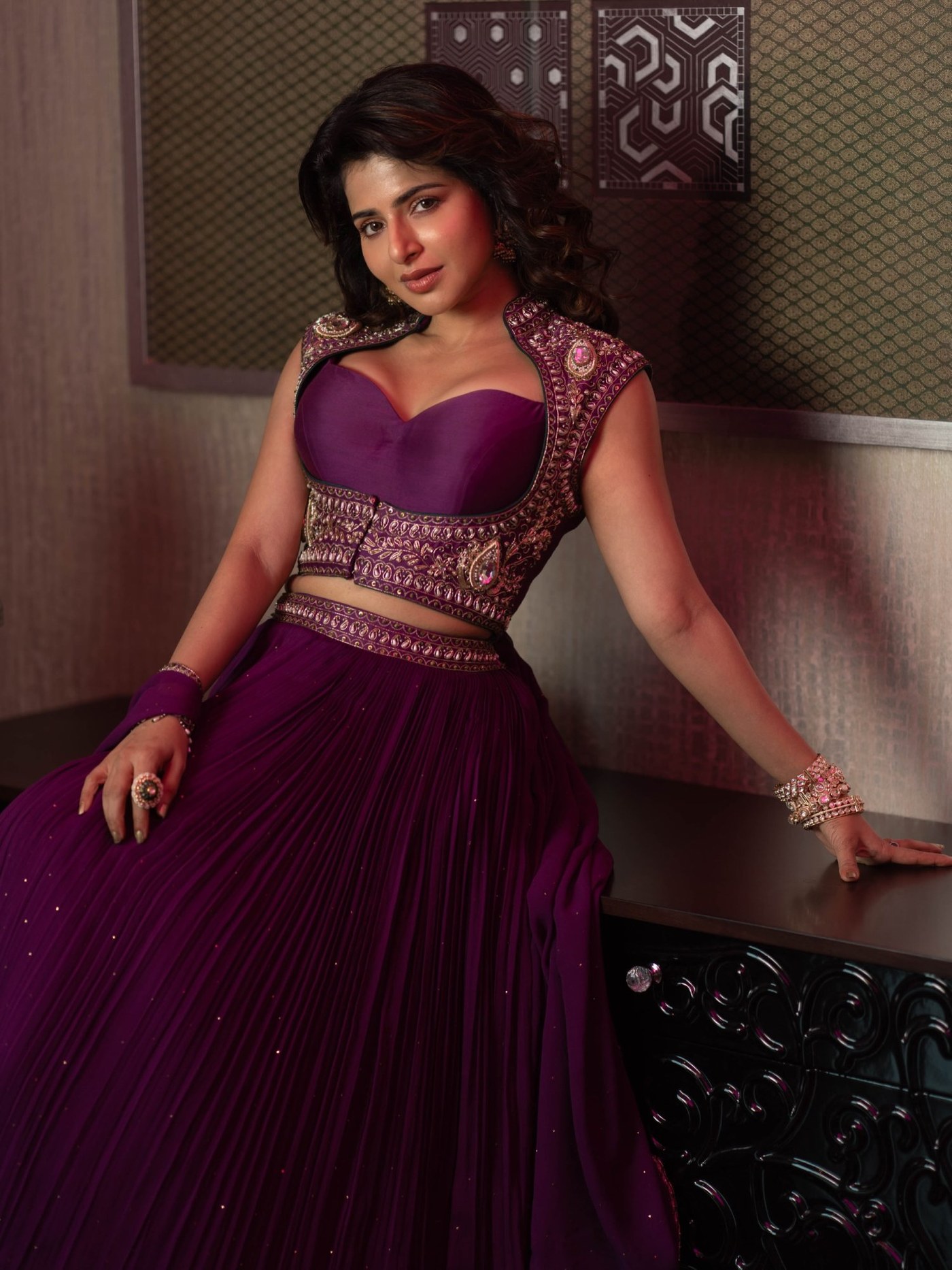 Regal Purple Dreams: Iswarya Menon Captivates in Stunning South Indian Ensemble