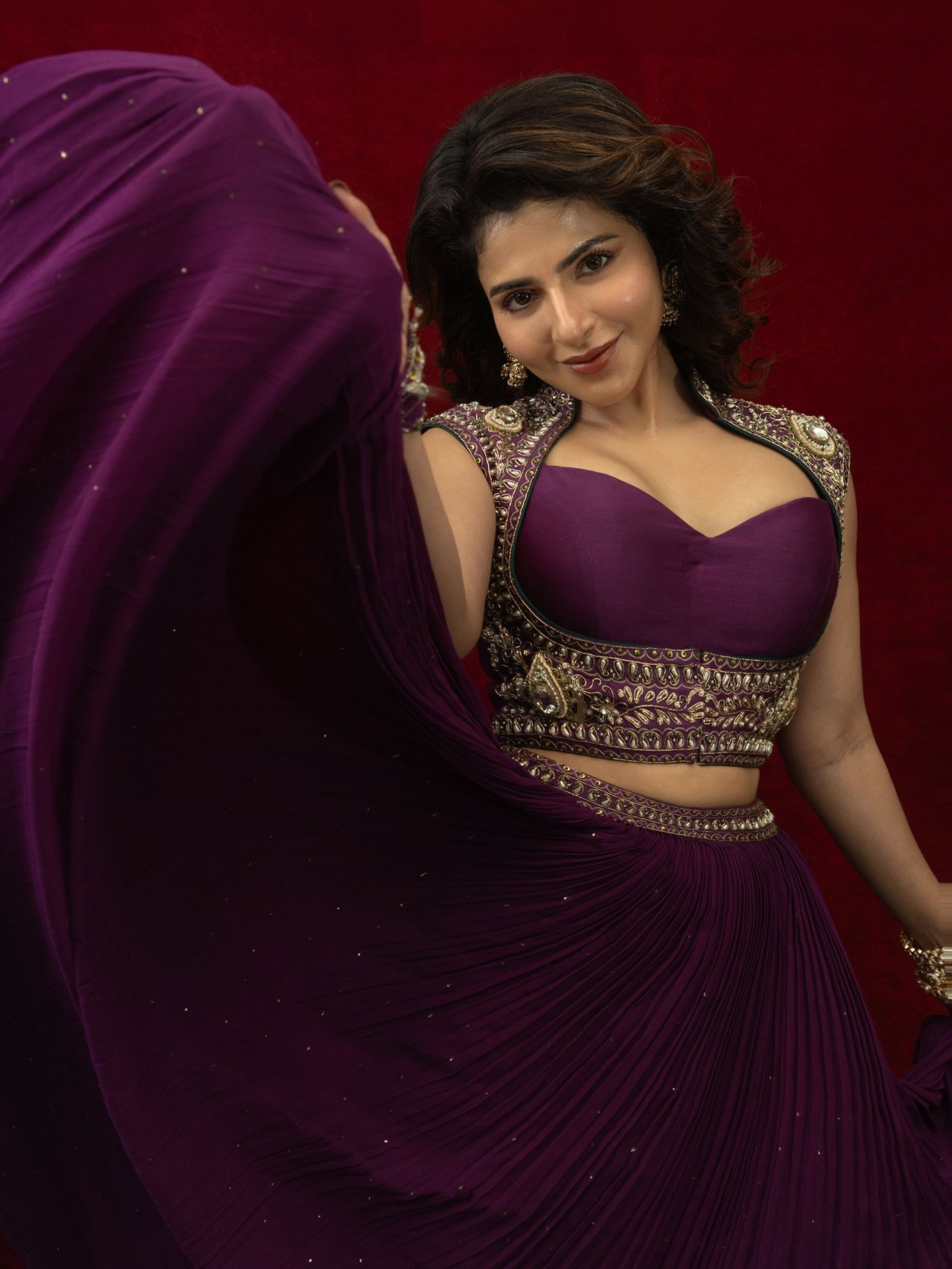 Regal Purple Dreams: Iswarya Menon Captivates in Stunning South Indian Ensemble