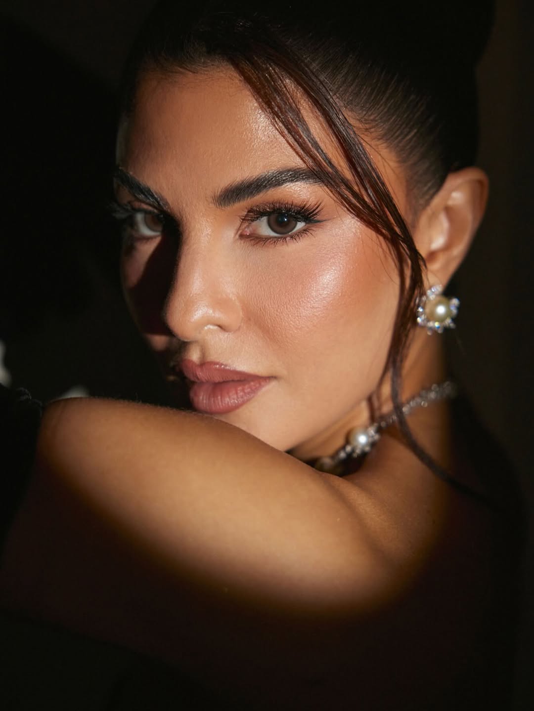 Jacqueline Fernandez: Sunshine & Glamour in Stunning Looks