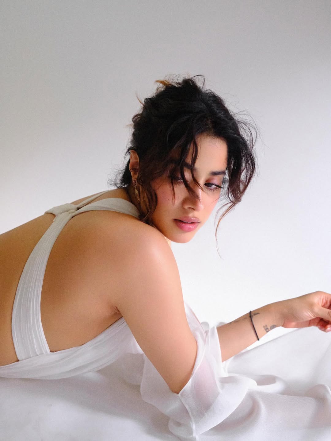 Janhvi Kapoor's White Backless Magic Redefines Modern Glamour