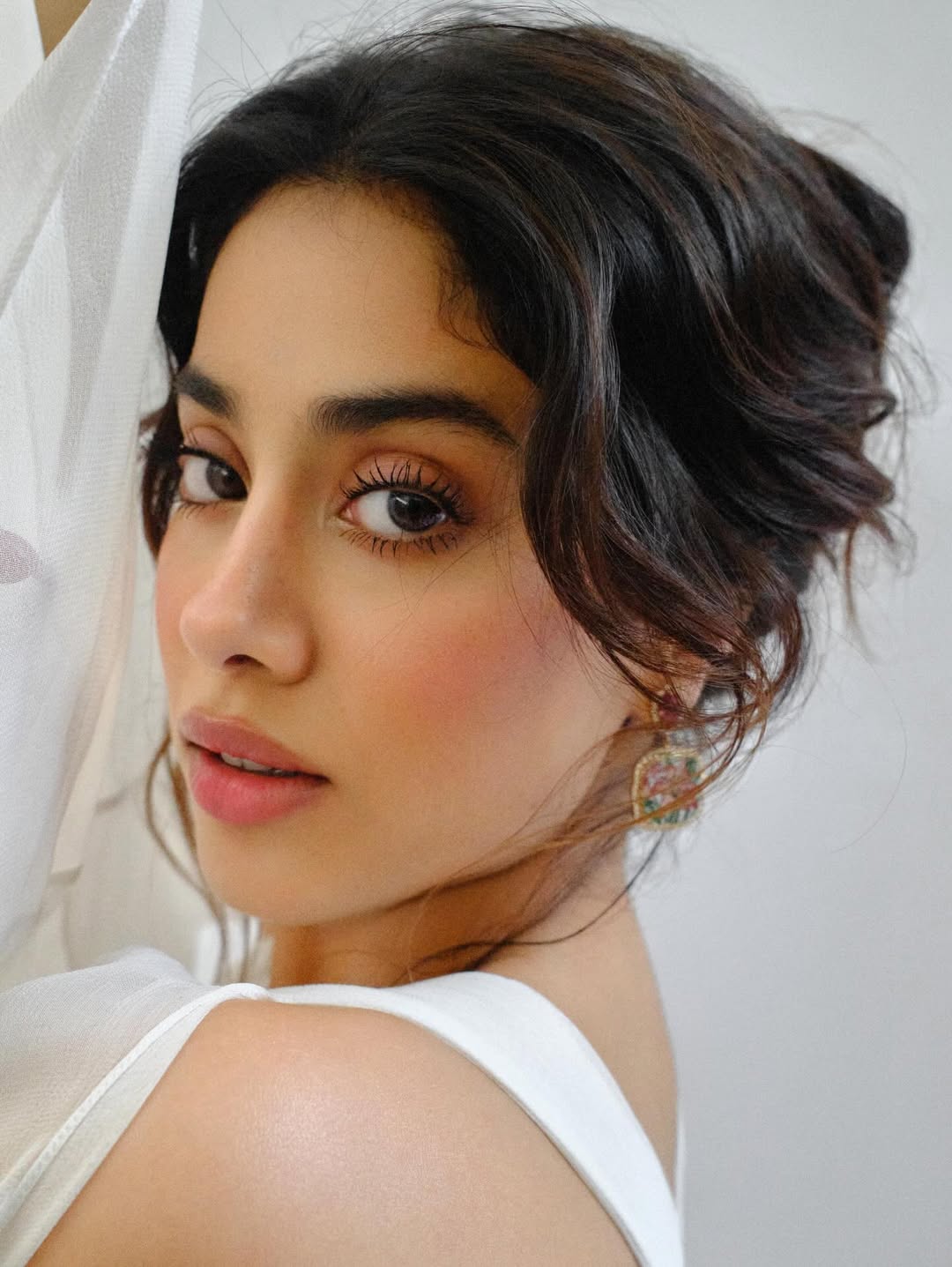 Janhvi Kapoor's White Backless Magic Redefines Modern Glamour