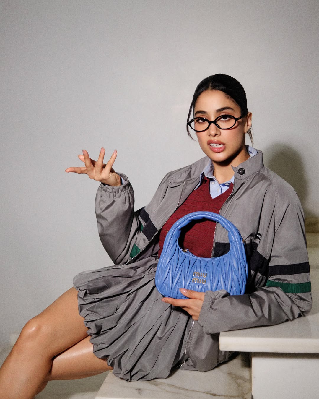 Janhvi Kapoor's Stunning Style Takes Bollywood by Storm!