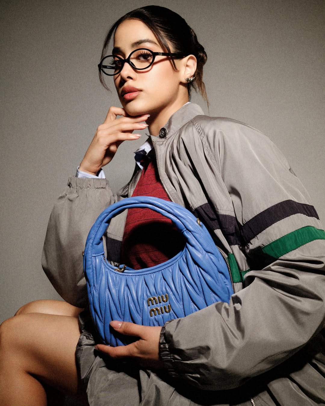 Janhvi Kapoor's Stunning Style Takes Bollywood by Storm!