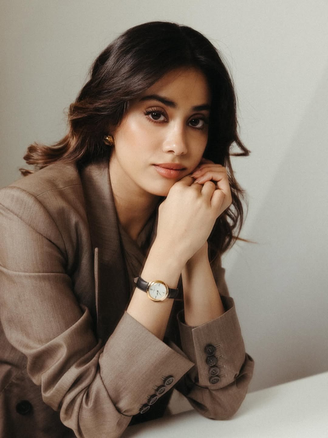 Janhvi Kapoor's Earthy Elegance: A Photo Gallery