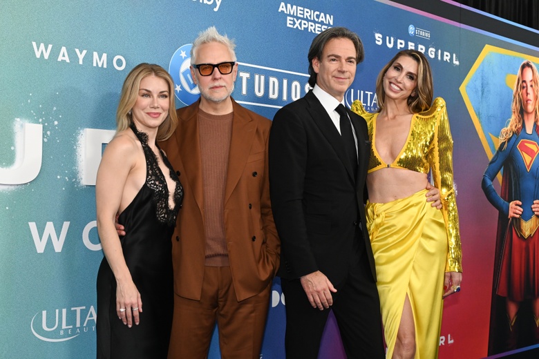 Jennifer Holland Steals the Show Red Carpet Glamour at Major Hollywood Premiere!
