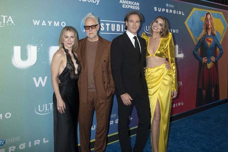 Jennifer Holland Steals the Show Red Carpet Glamour at Major Hollywood Premiere!