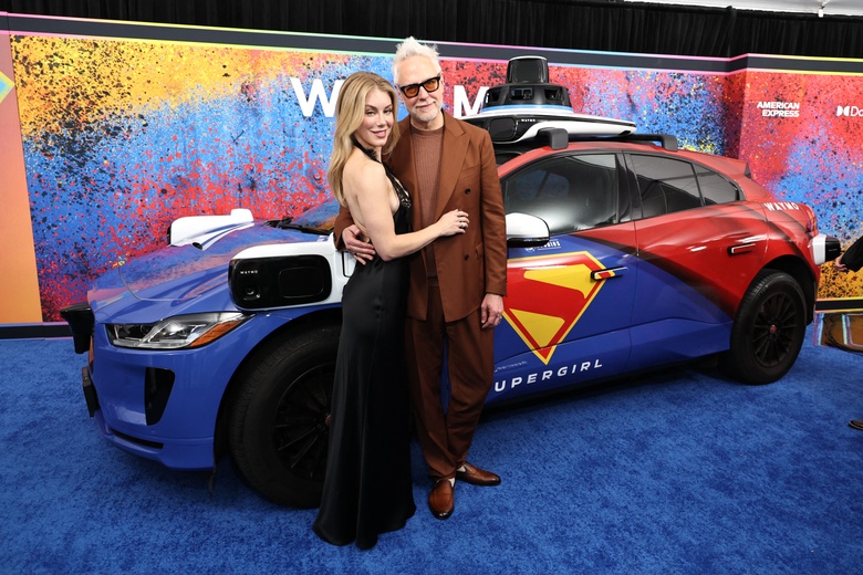 Jennifer Holland Steals the Show Red Carpet Glamour at Major Hollywood Premiere!