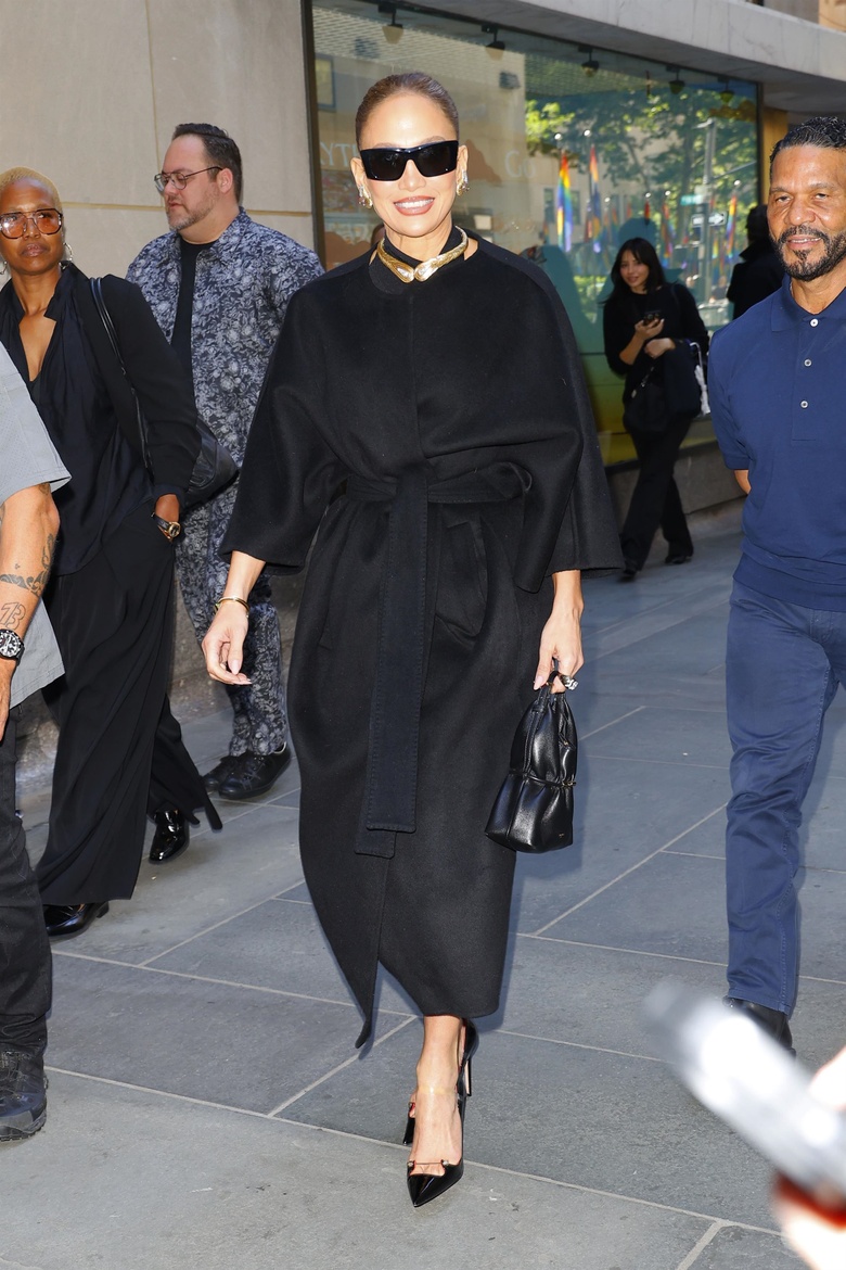 JLo's Stunning Fashion Moments: A Glamorous Photo Gallery