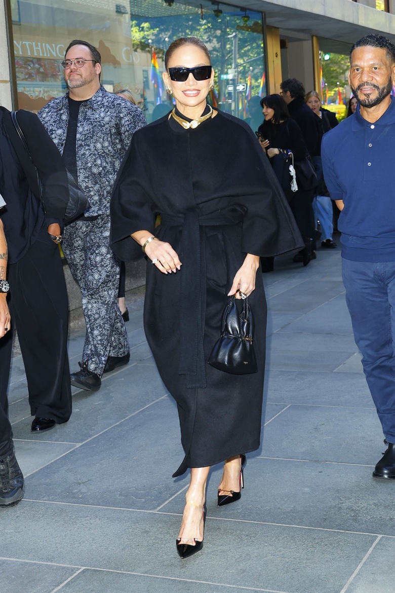 JLo's Stunning Fashion Moments: A Glamorous Photo Gallery