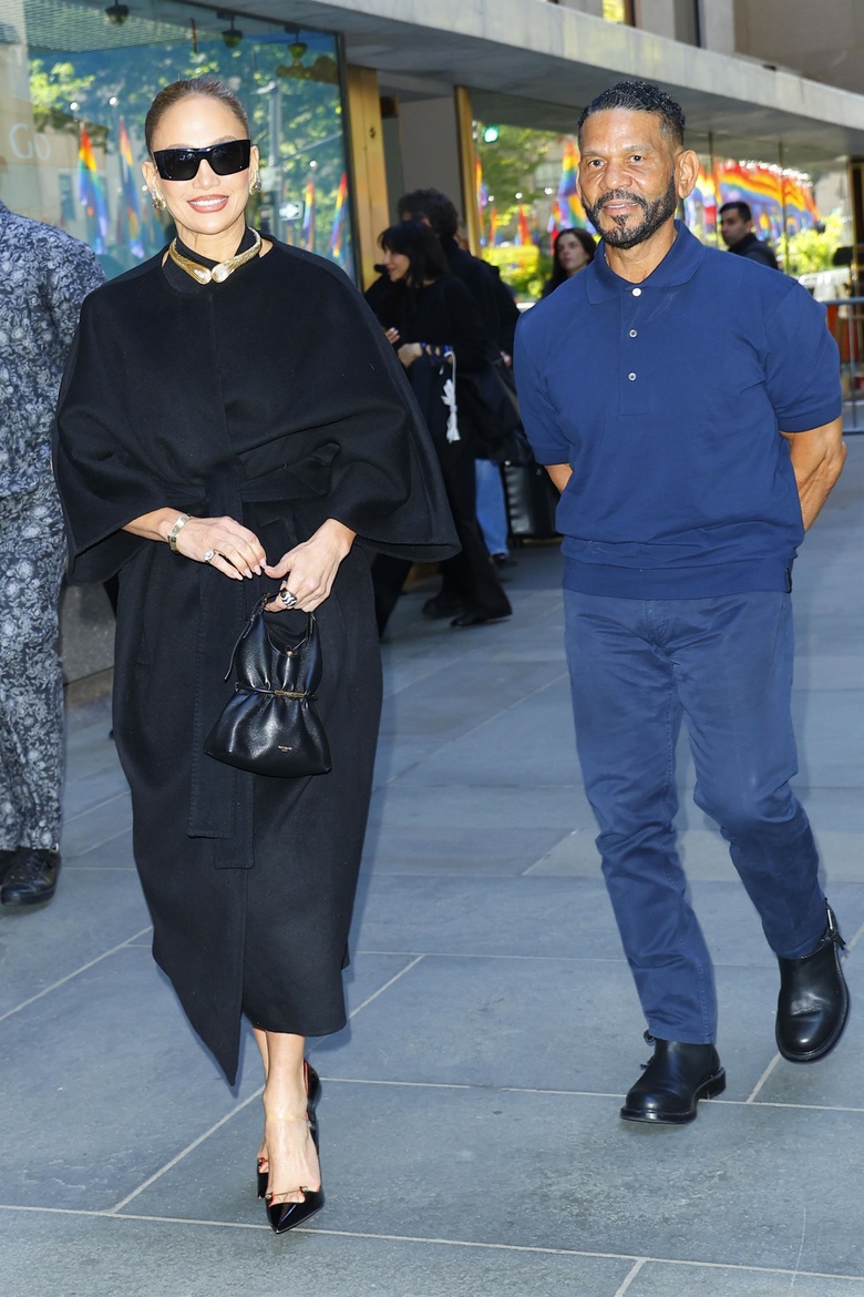 JLo's Stunning Fashion Moments: A Glamorous Photo Gallery