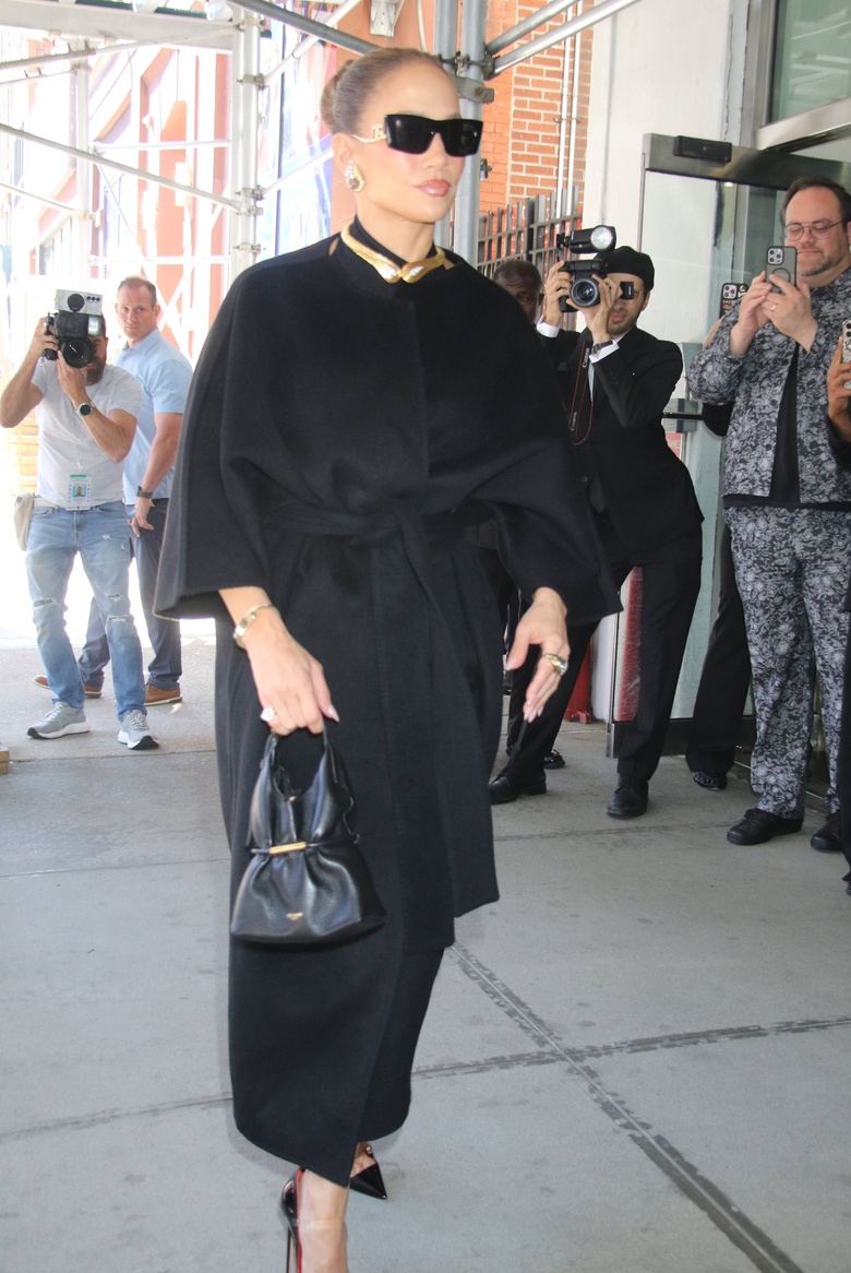 JLo's Stunning Fashion Moments: A Glamorous Photo Gallery