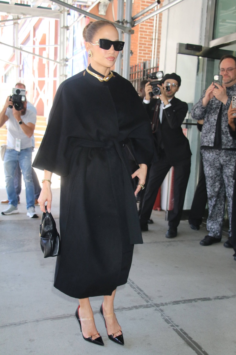 JLo's Stunning Fashion Moments: A Glamorous Photo Gallery