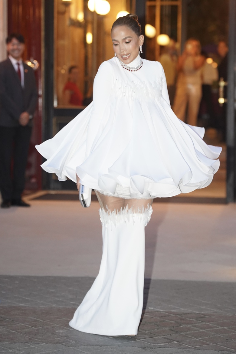JLo Glows in Grand Settings: A Masterclass in Hollywood Elegance