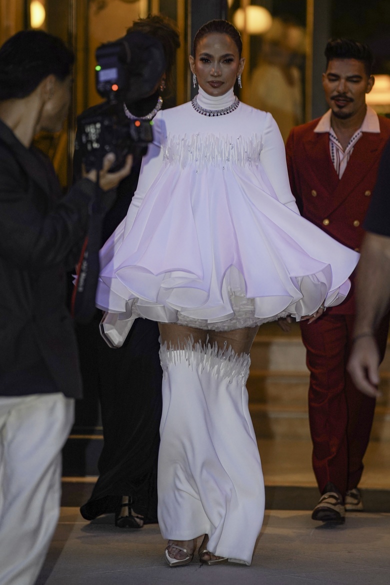 JLo Glows in Grand Settings: A Masterclass in Hollywood Elegance
