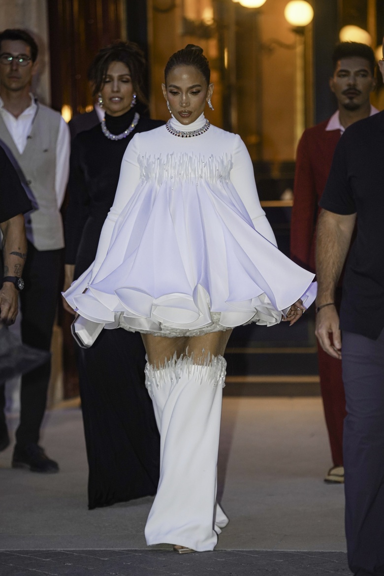 JLo Glows in Grand Settings: A Masterclass in Hollywood Elegance