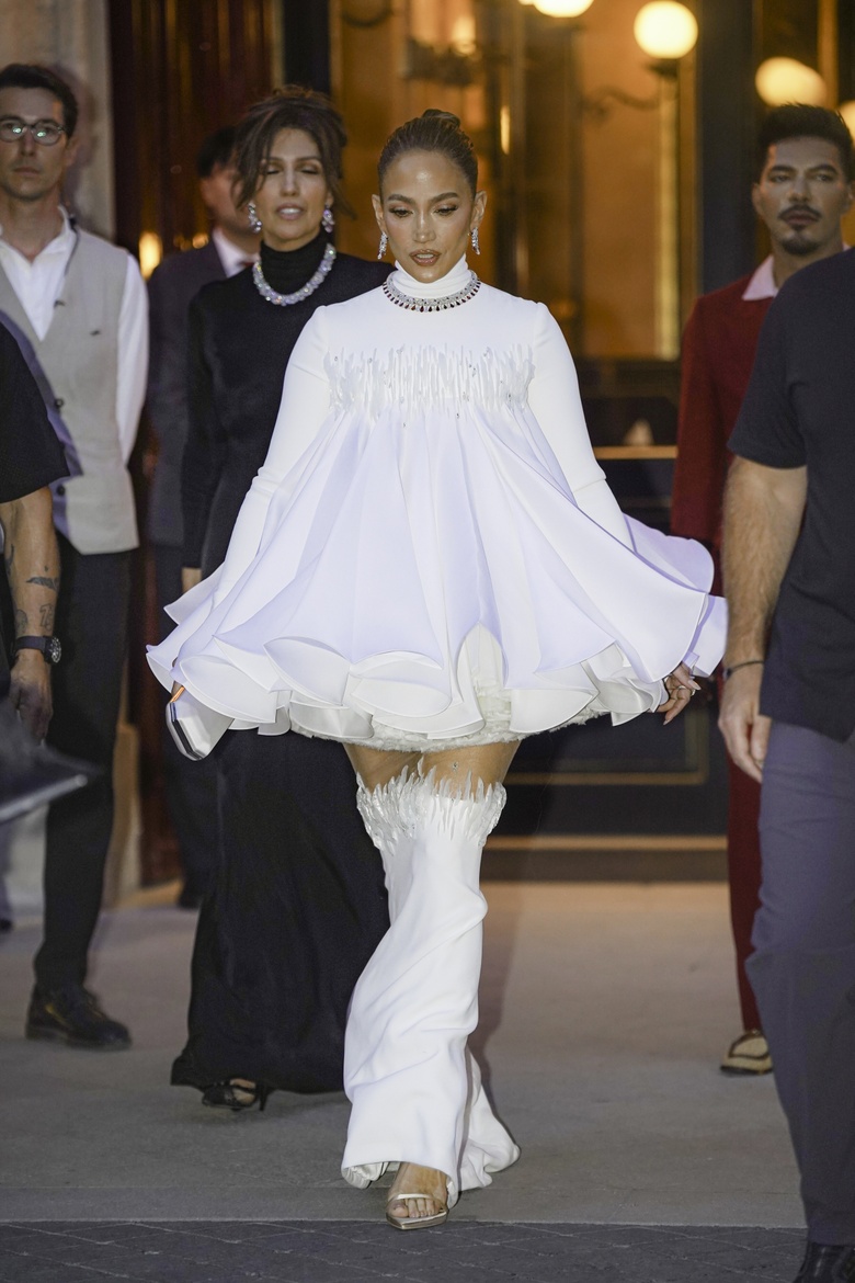 JLo Glows in Grand Settings: A Masterclass in Hollywood Elegance