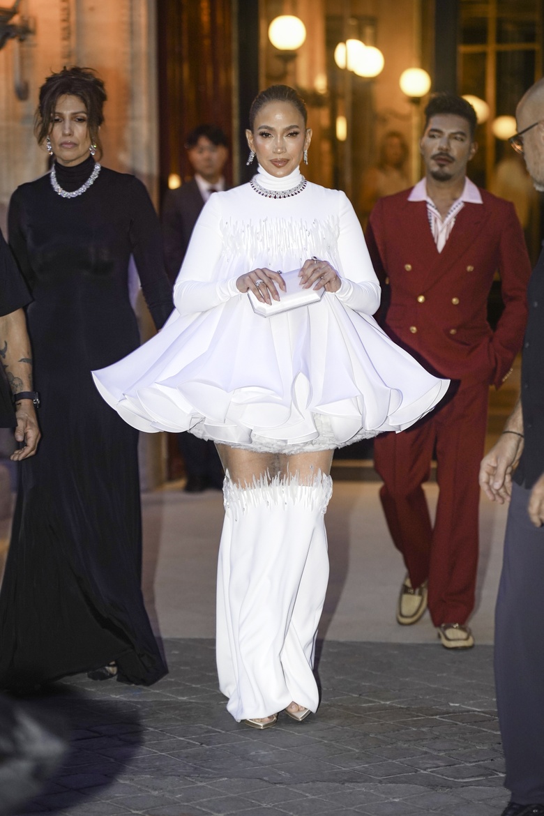 JLo Glows in Grand Settings: A Masterclass in Hollywood Elegance