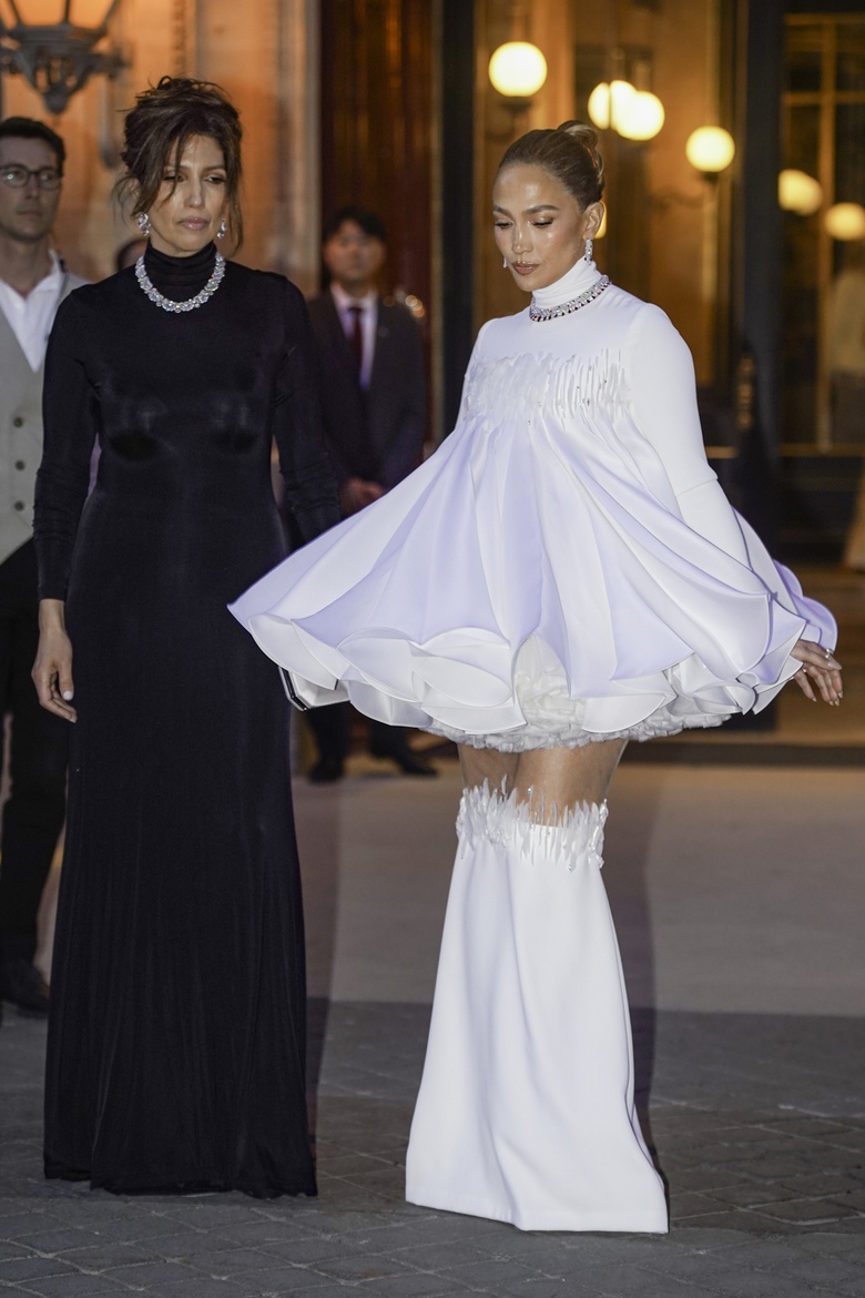 JLo Glows in Grand Settings: A Masterclass in Hollywood Elegance
