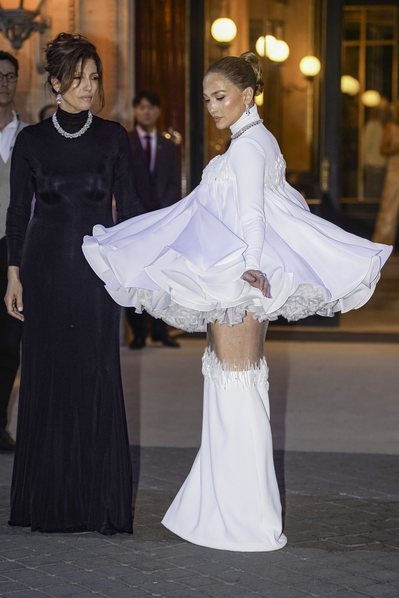 JLo Glows in Grand Settings: A Masterclass in Hollywood Elegance