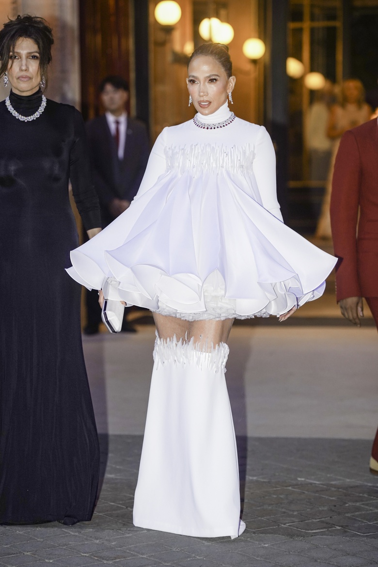 JLo Glows in Grand Settings: A Masterclass in Hollywood Elegance