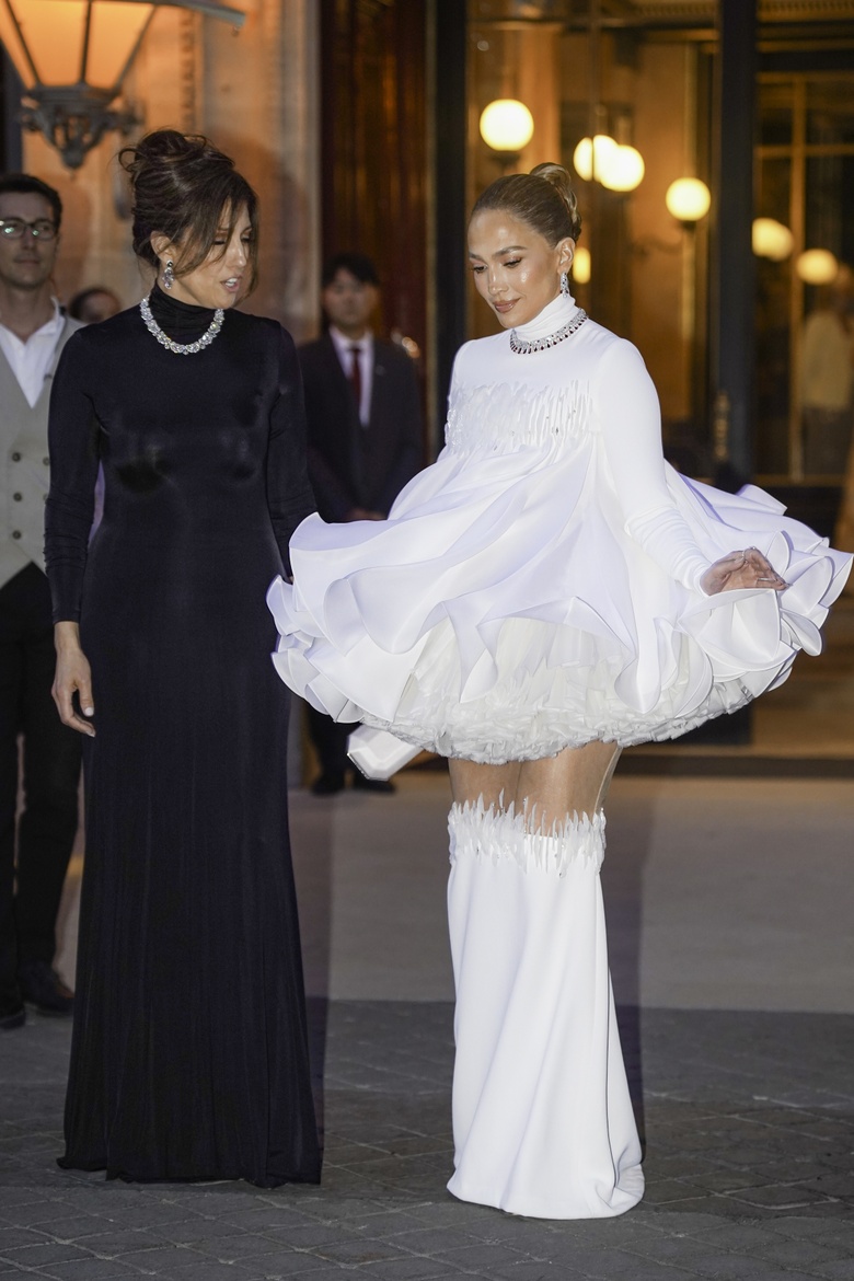 JLo Glows in Grand Settings: A Masterclass in Hollywood Elegance