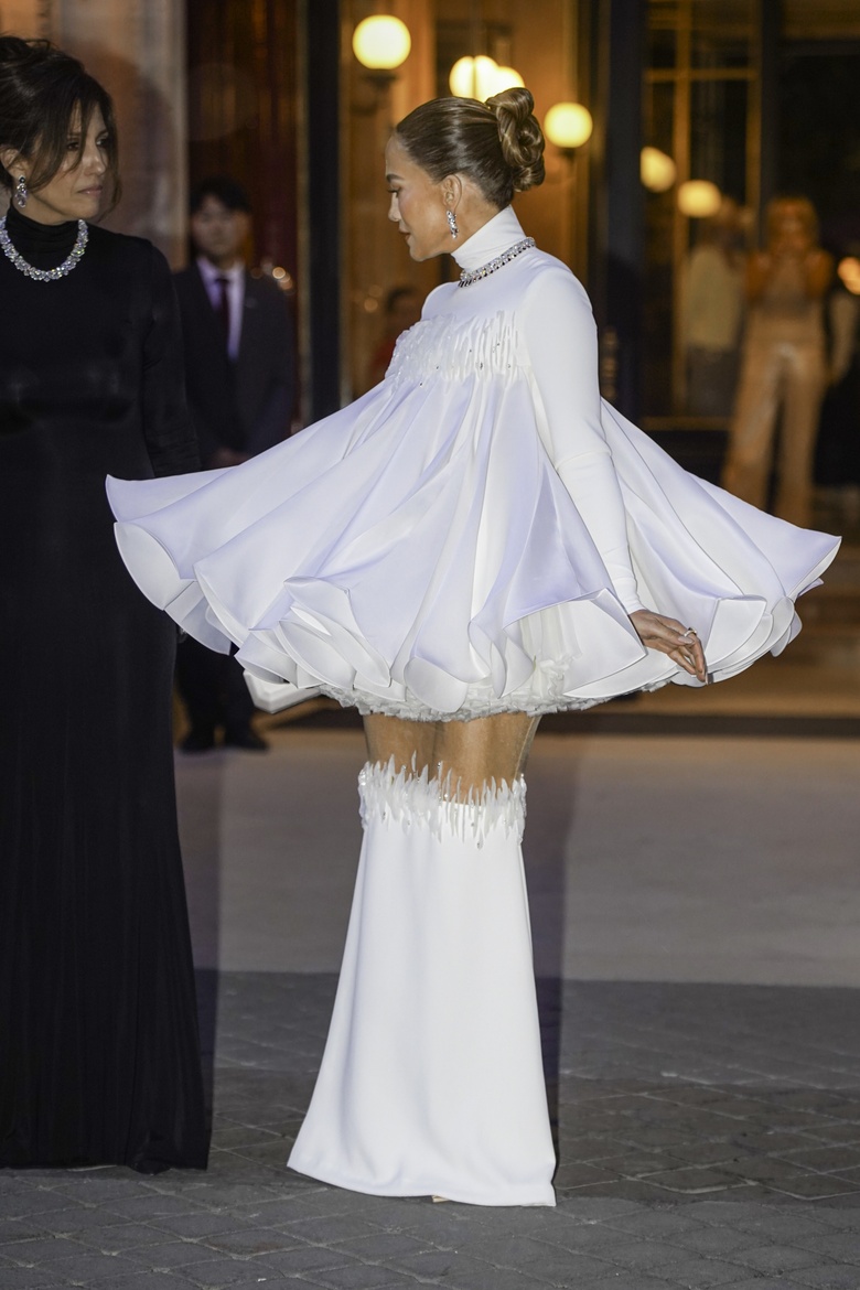 JLo Glows in Grand Settings: A Masterclass in Hollywood Elegance