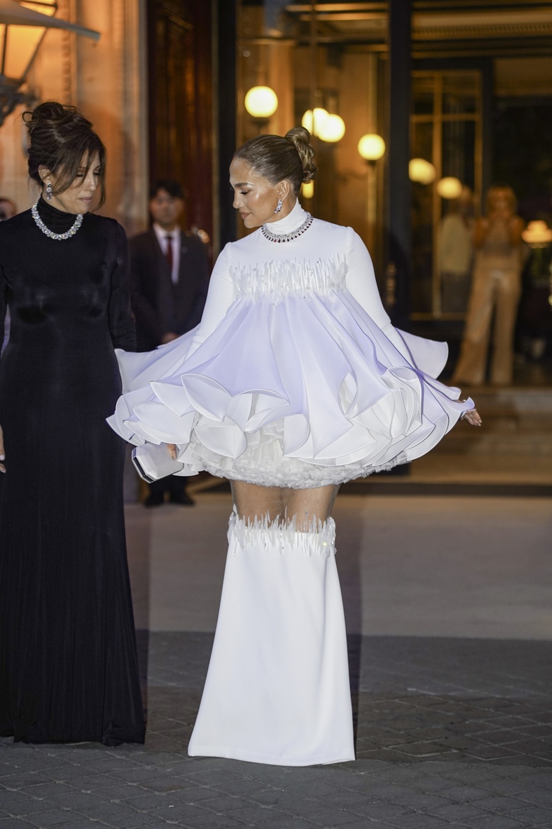 JLo Glows in Grand Settings: A Masterclass in Hollywood Elegance