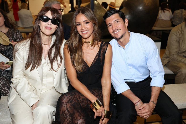 Jessica Alba's Effortless Chic Glow at a High-Profile Fashion Event