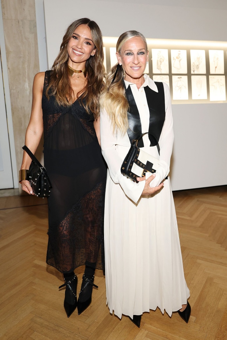 Jessica Alba's Effortless Chic Glow at a High-Profile Fashion Event