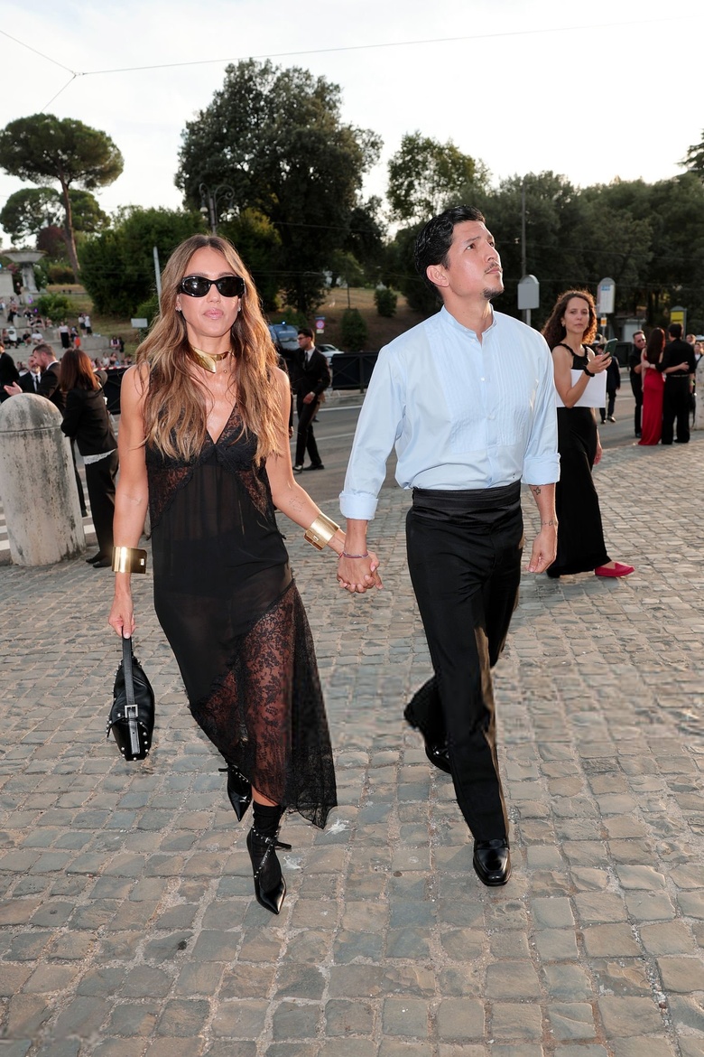Jessica Alba's Effortless Chic Glow at a High-Profile Fashion Event