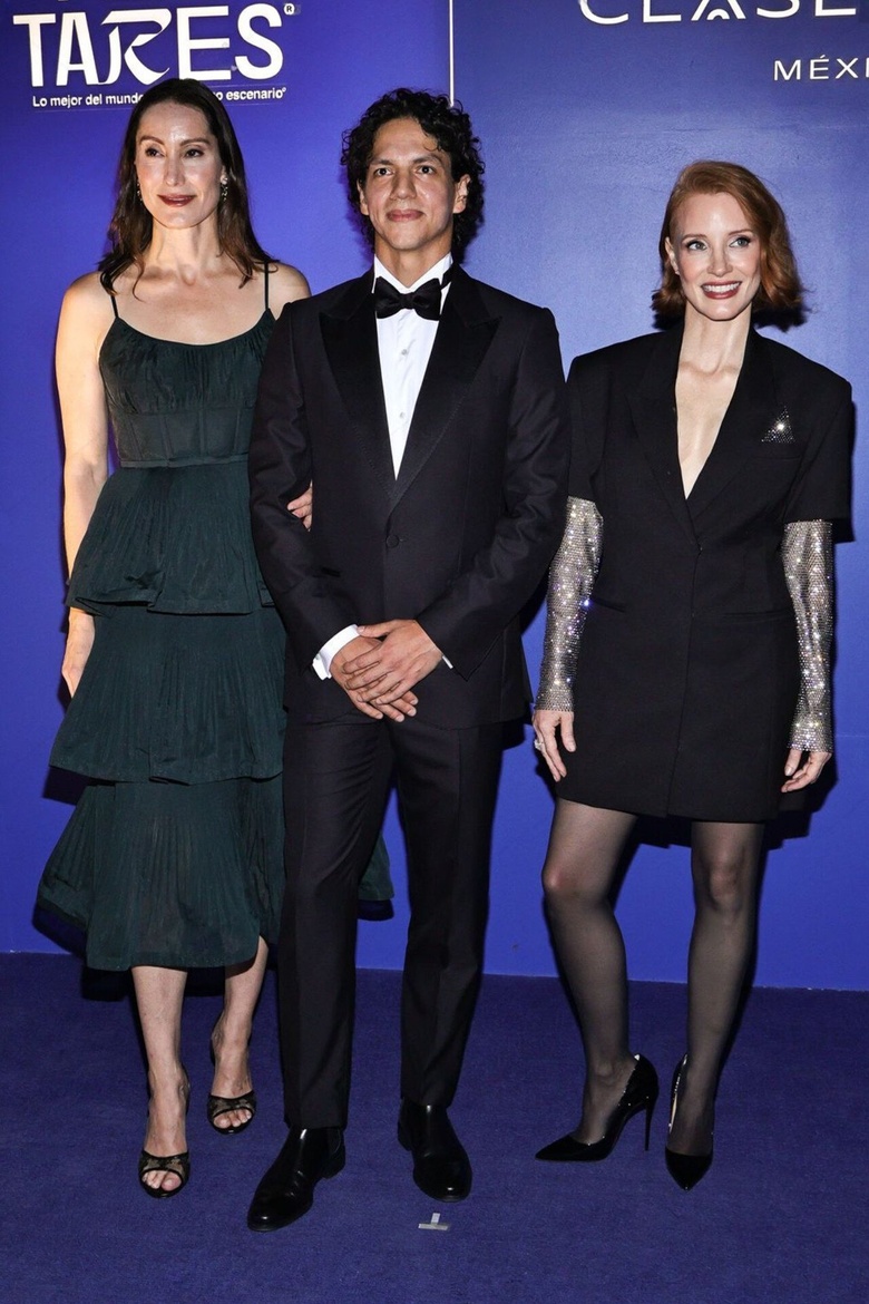 Chastain Radiates Glamour at Premiere Event in Mexico City