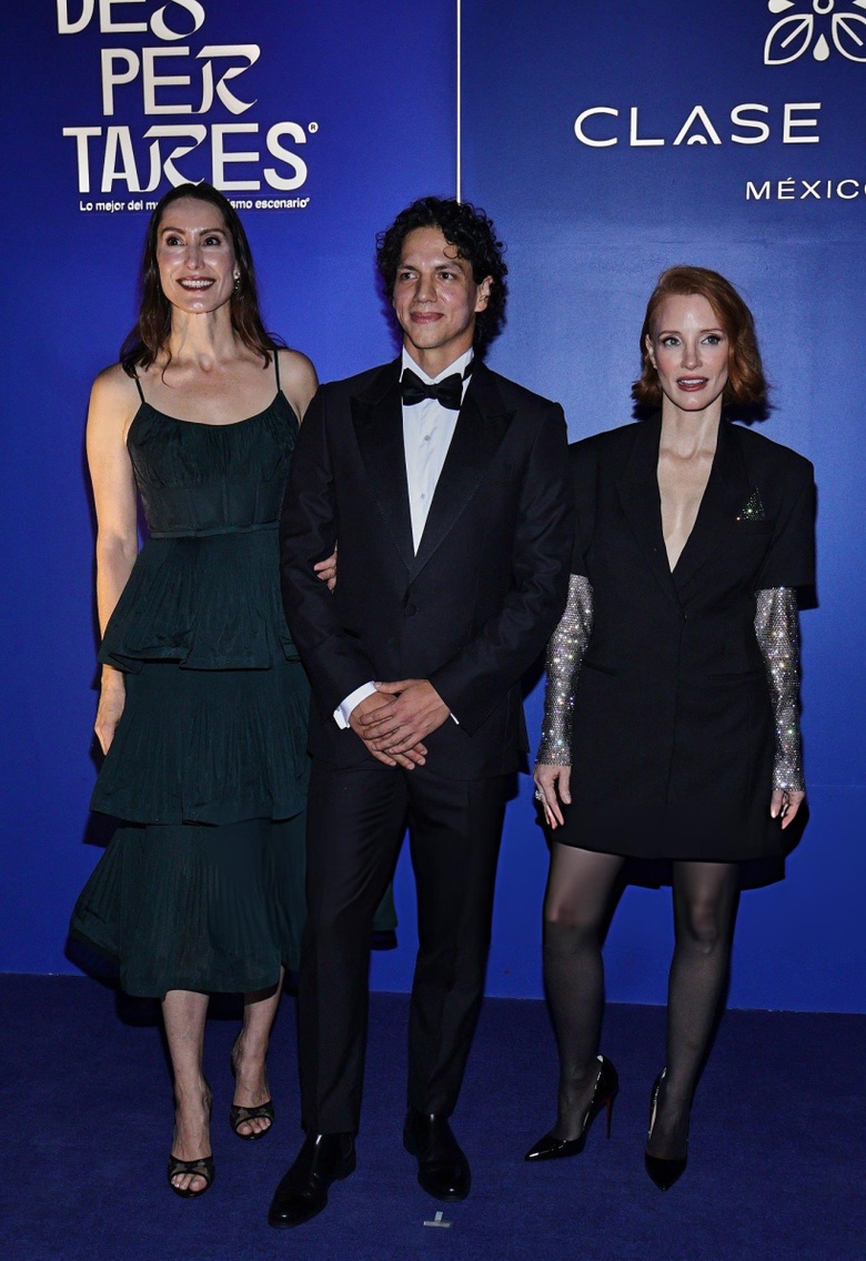Chastain Radiates Glamour at Premiere Event in Mexico City
