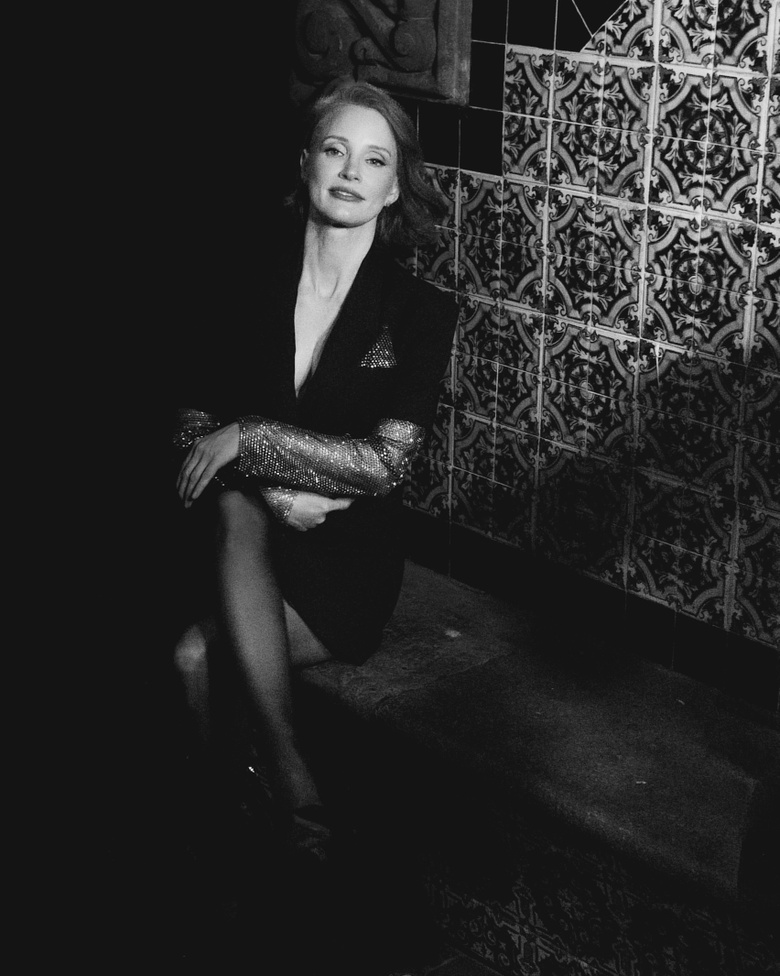 Chastain Radiates Glamour at Premiere Event in Mexico City