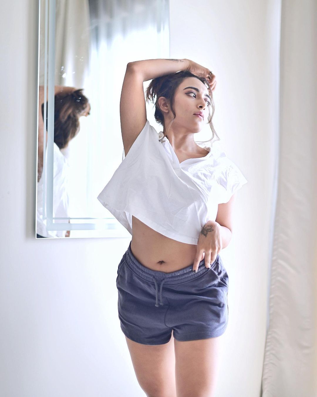 Jinal Joshi Glamour Navel Shots Fashion Inspiration