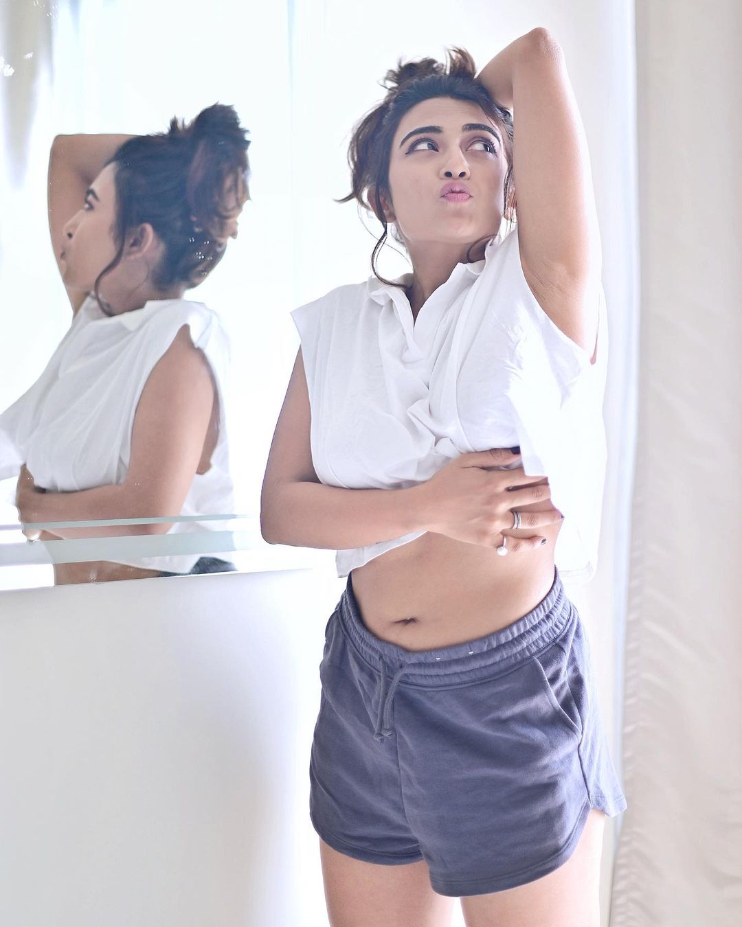 Jinal Joshi Glamour Navel Shots Fashion Inspiration
