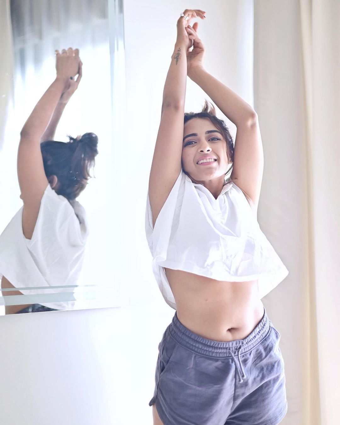 Jinal Joshi Glamour Navel Shots Fashion Inspiration