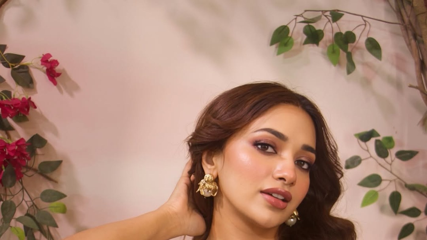 Jiya Shankar's Bold Blue Look Sets Sizzling Fashion Goals