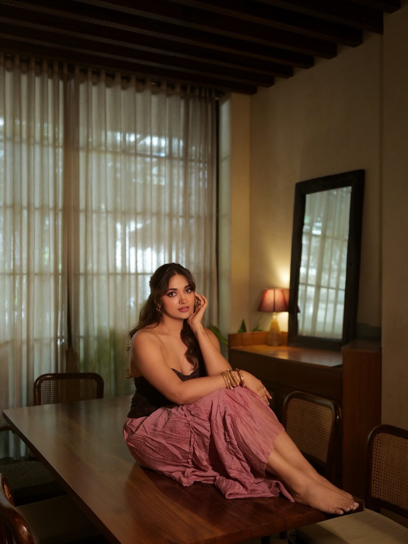 Jiya Shankar Redefines Glamour: Bold Style Meets Effortless Elegance