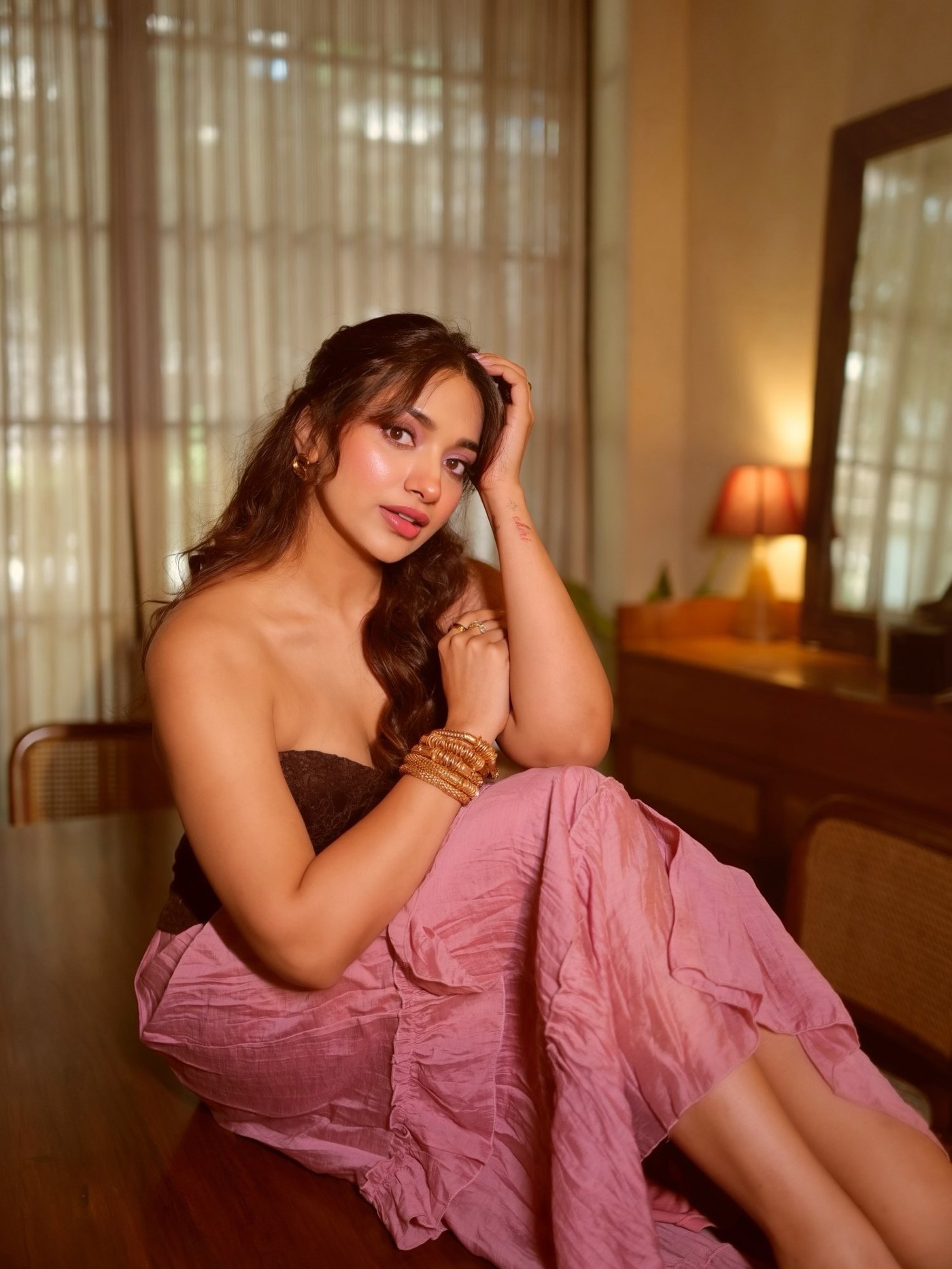 Jiya Shankar Redefines Glamour: Bold Style Meets Effortless Elegance