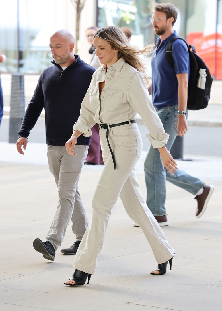 Jodie Comer Captures the Spotlight with Effortless Chic