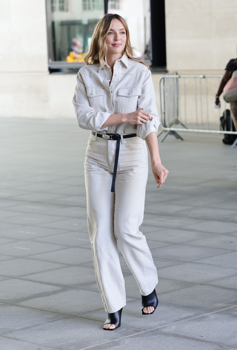 Jodie Comer Captures the Spotlight with Effortless Chic