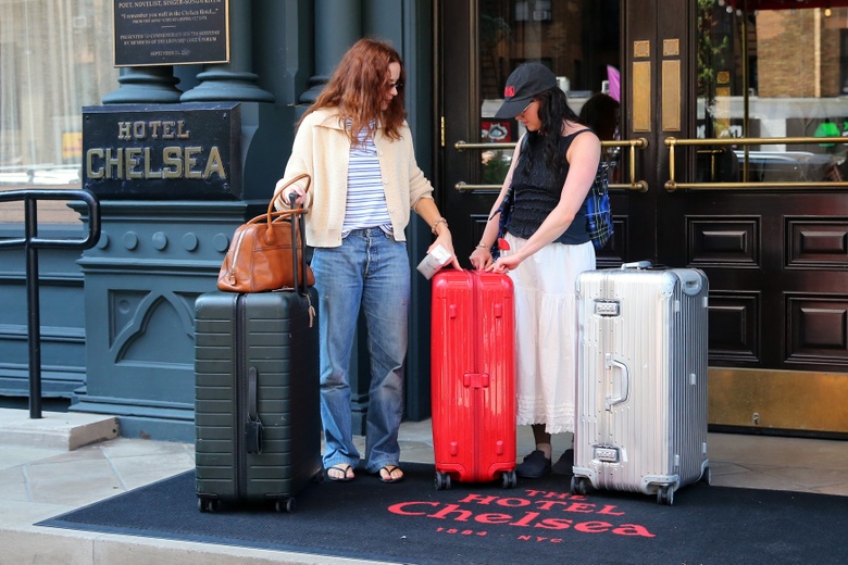 Strolling Together: Joey King And Maisie Williams Shine in NYC Style!