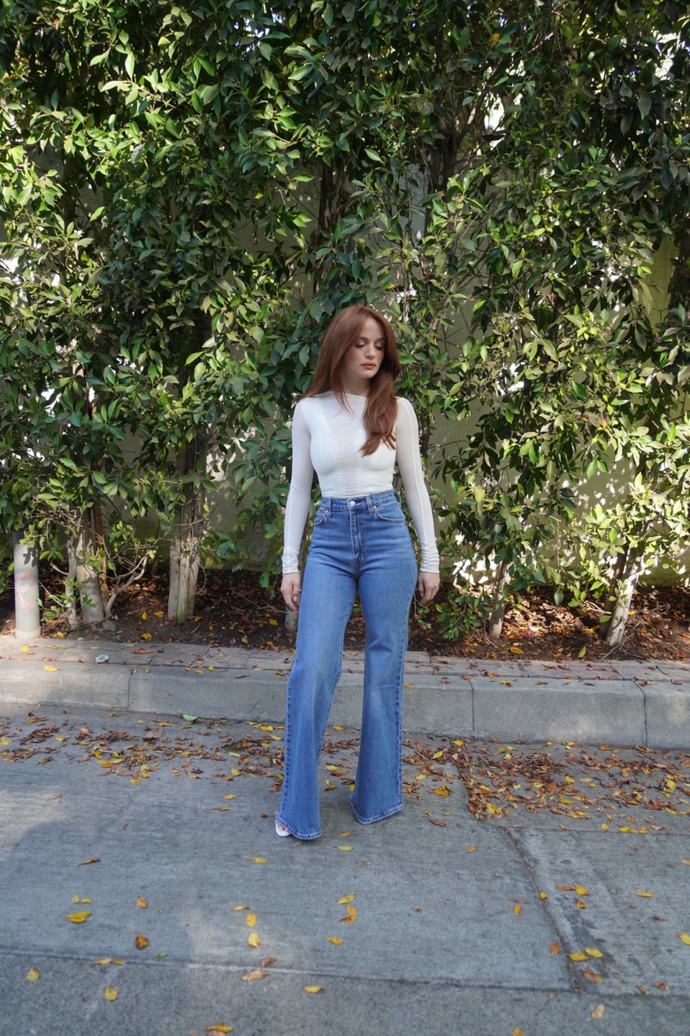 Joey King enjoys a casual day out, giving off effortless Hollywood star vibes while exploring Los Feliz streets. - Photos & Updates