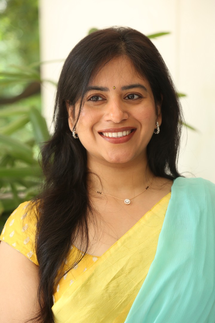 Timeless Elegance: K Niharika Dasari Radiates Poise in Pastel Perfection