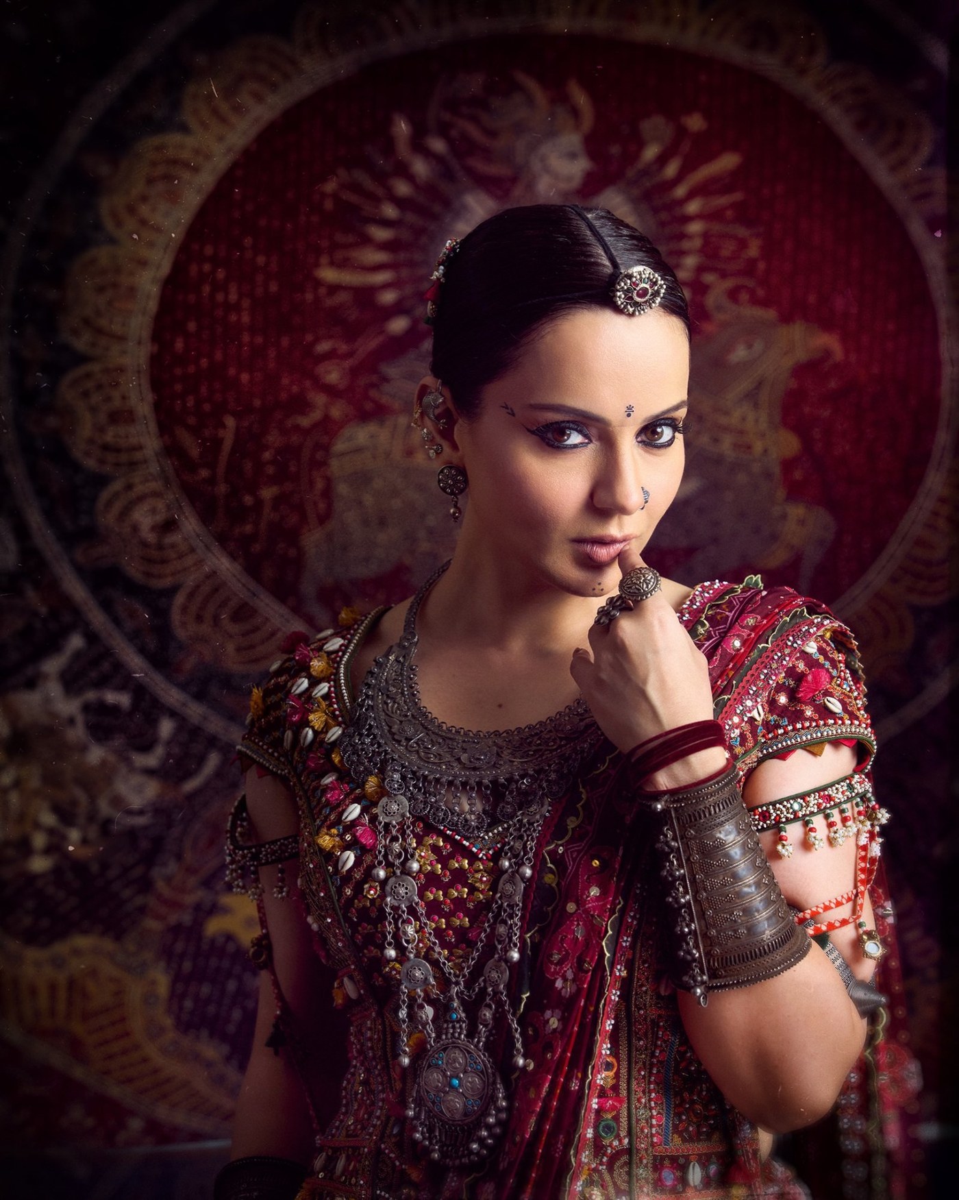Ranaut's Folk Fashion: A Study in Ornate Detail