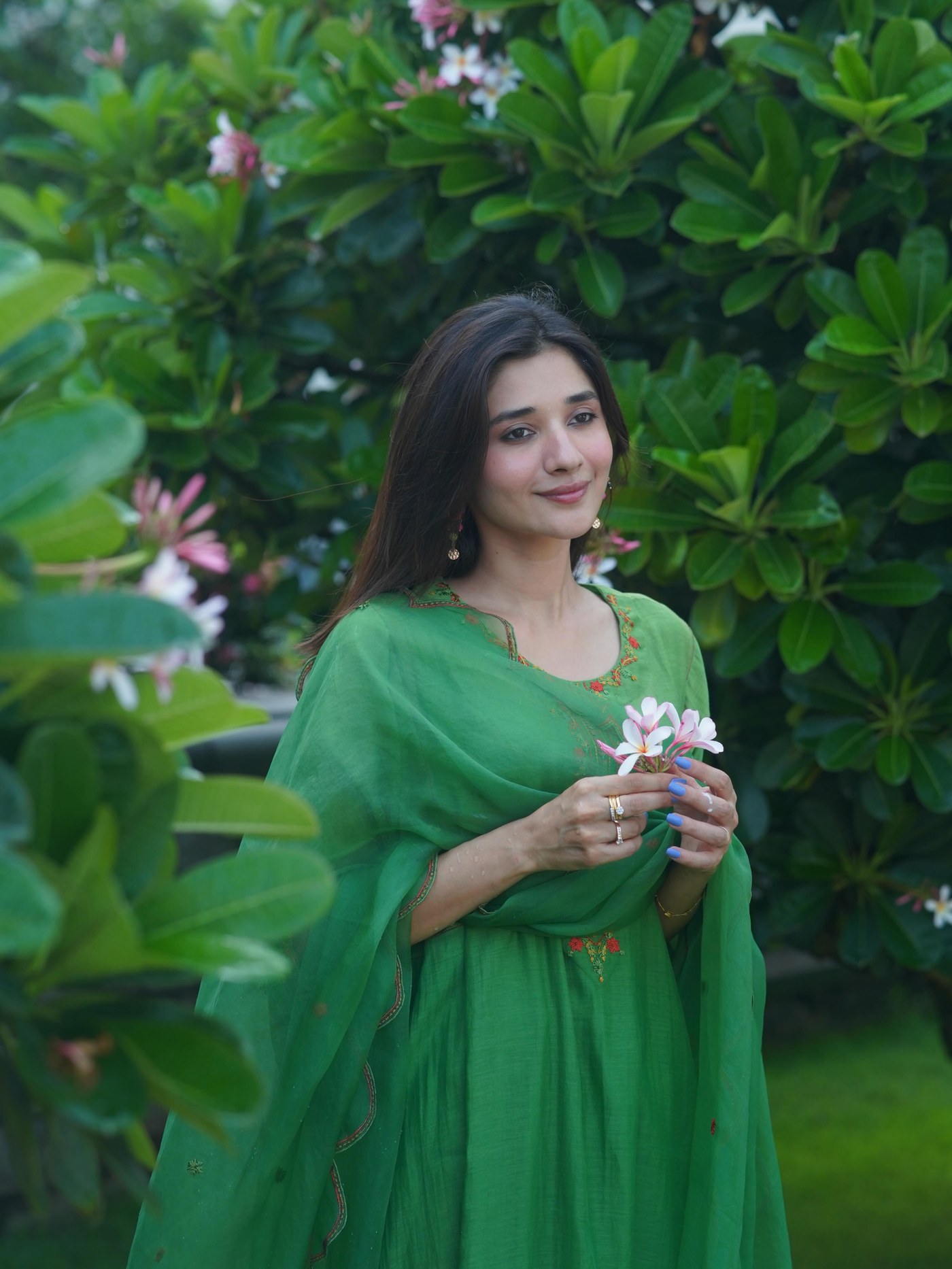 Kanika Mann Owns the Spotlight with Playful Diva Attitude
