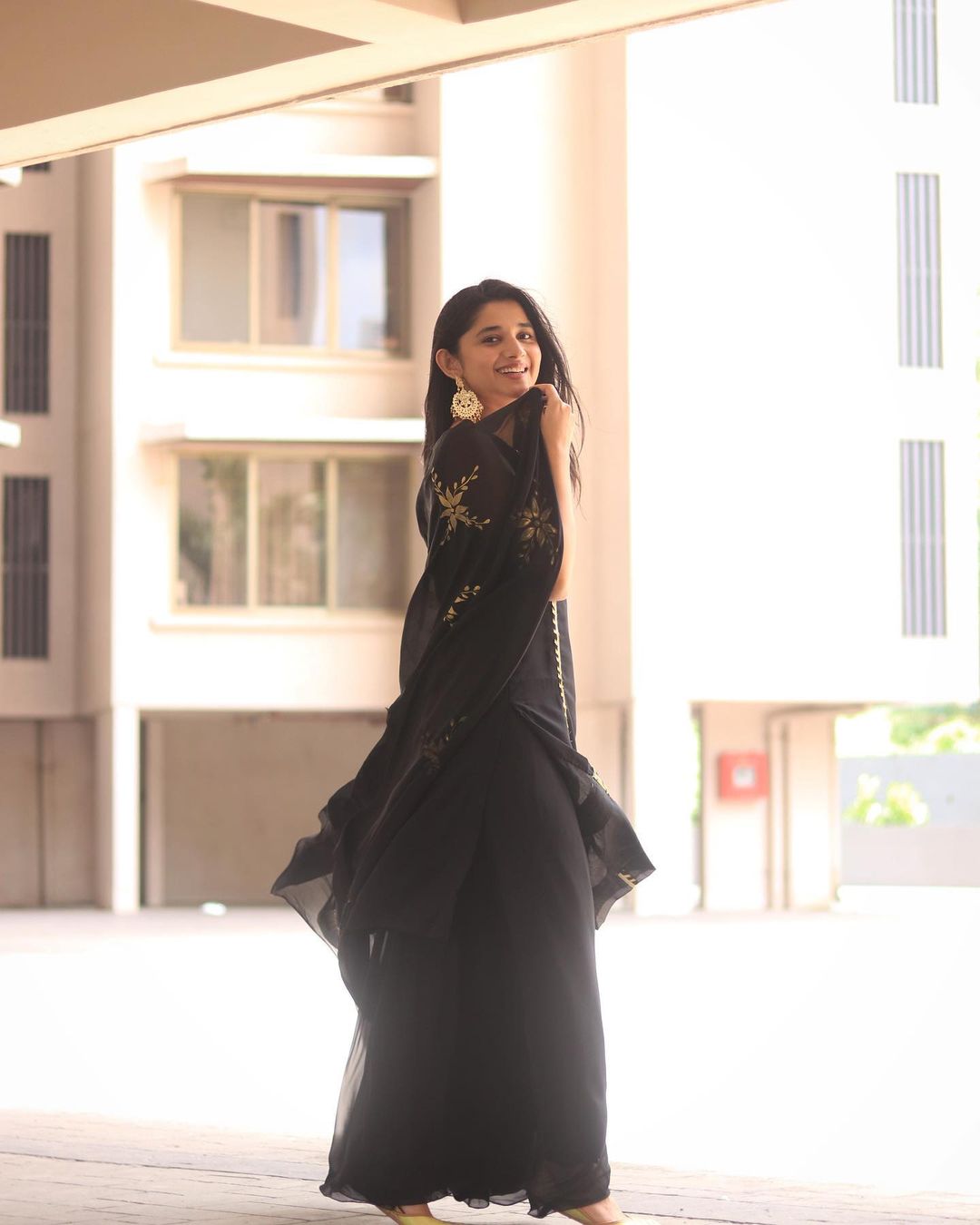 Kanika Mann's Stunning Black and Gold Ensemble